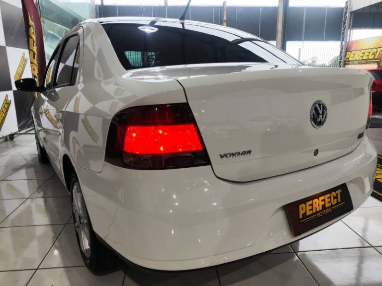 VOLKSWAGEN - VOYAGE - 2013/2013 - Branca - R$ 35.900,00