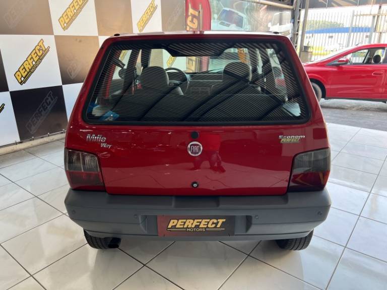 FIAT - UNO - 2013/2013 - Vermelha - R$ 29.900,00