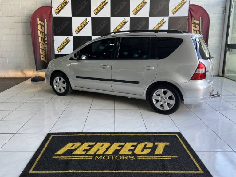 NISSAN - LIVINA - 2012/2012 - Prata - R$ 36.900,00