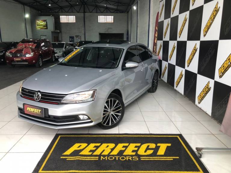 VOLKSWAGEN - JETTA - 2016/2016 - Prata - R$ 79.900,00