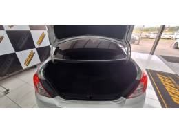 NISSAN - VERSA - 2016/2016 - Prata - R$ 51.900,00