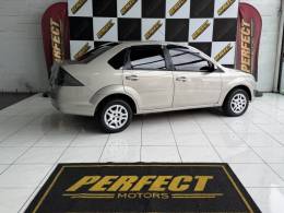 FORD - FIESTA - 2014/2014 - Prata - R$ 37.900,00
