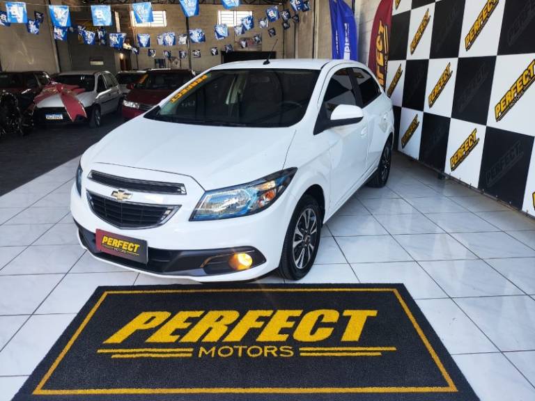 CHEVROLET - ONIX - 2015/2015 - Branca - R$ 55.900,00