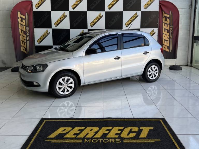 VOLKSWAGEN - GOL - 2014/2014 - Prata - R$ 36.900,00