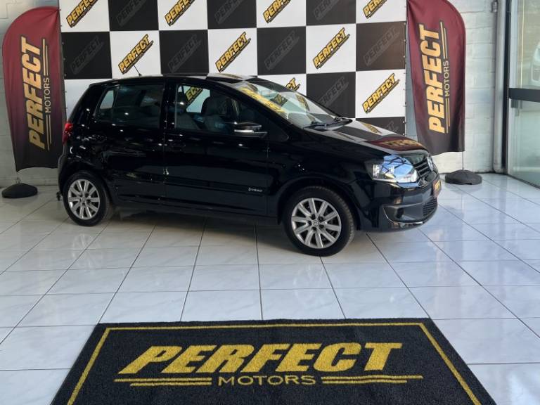 VOLKSWAGEN - FOX - 2013/2013 - Preta - R$ 35.900,00