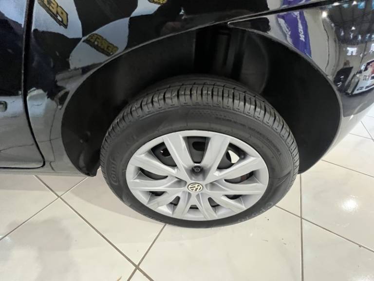 VOLKSWAGEN - FOX - 2013/2013 - Preta - R$ 35.900,00