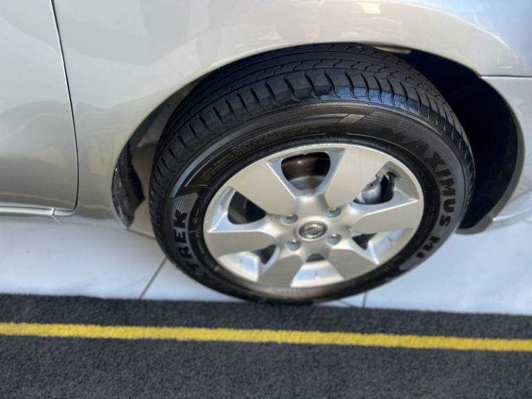 NISSAN - LIVINA - 2012/2012 - Prata - R$ 36.900,00