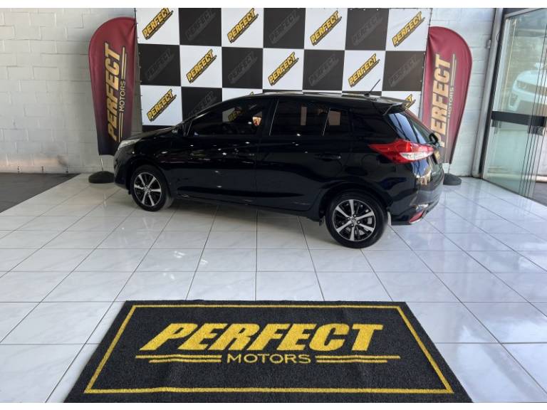 TOYOTA - YARIS - 2019/2019 - Preta - R$ 79.900,00