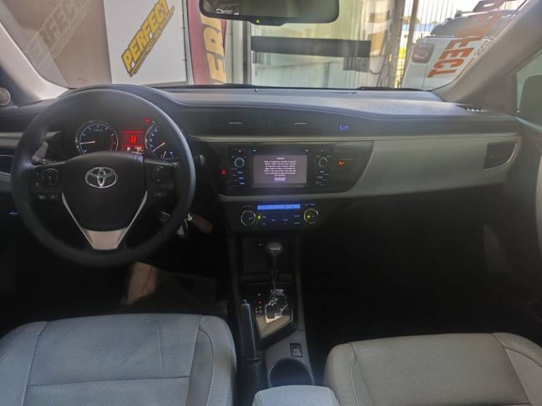 TOYOTA - COROLLA - 2017/2017 - Branca - R$ 89.900,00