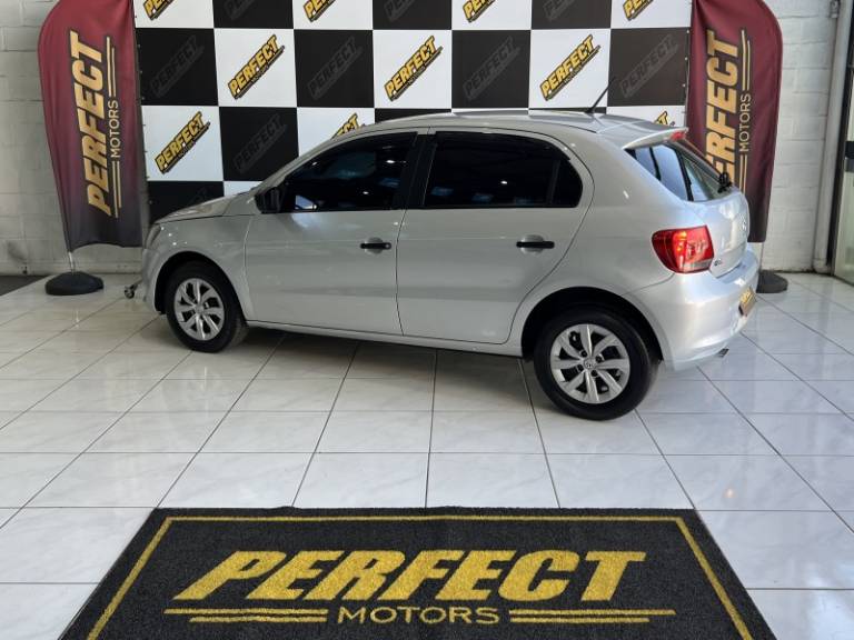 VOLKSWAGEN - GOL - 2014/2014 - Prata - R$ 36.900,00