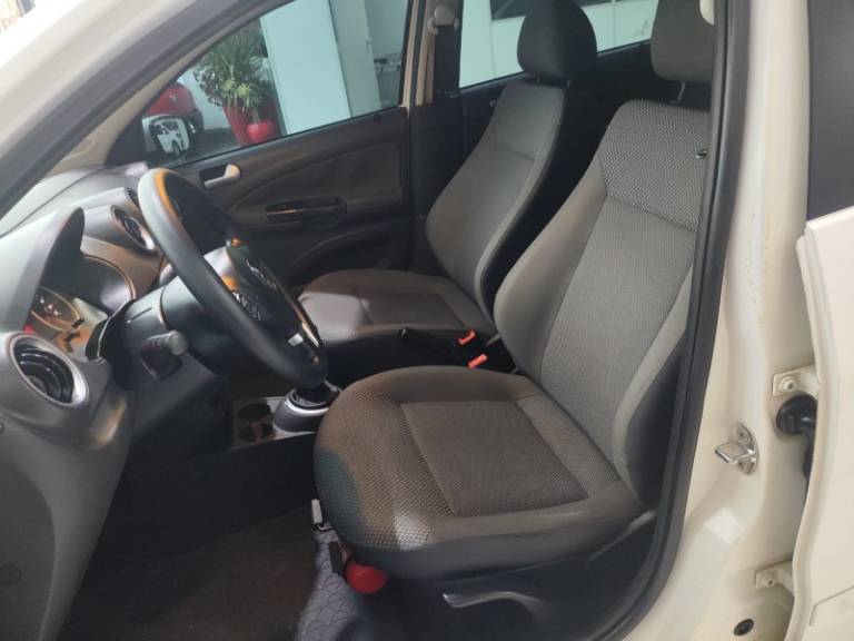 VOLKSWAGEN - VOYAGE - 2013/2013 - Branca - R$ 35.900,00