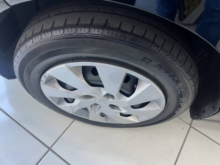 CHEVROLET - ONIX - 2013/2013 - Preta - R$ 37.900,00