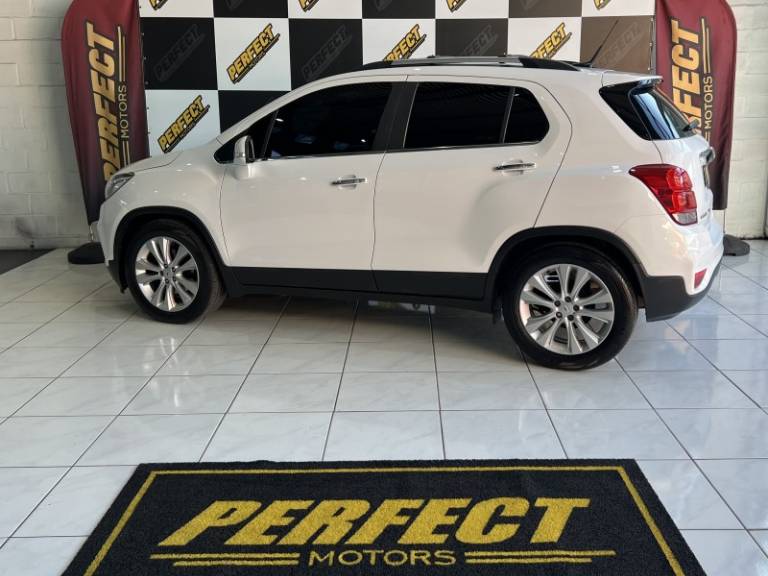 CHEVROLET - TRACKER - 2018/2018 - Branca - R$ 89.900,00