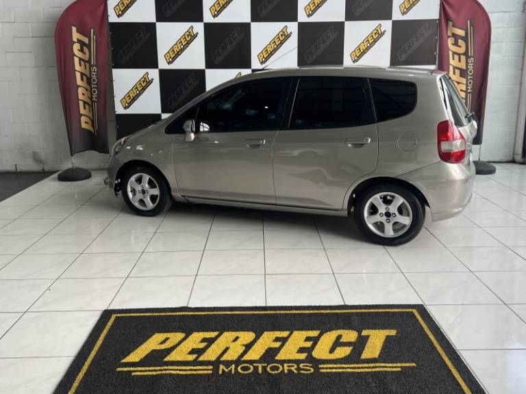 HONDA - FIT - 2005/2005 - Prata - R$ 23.900,00