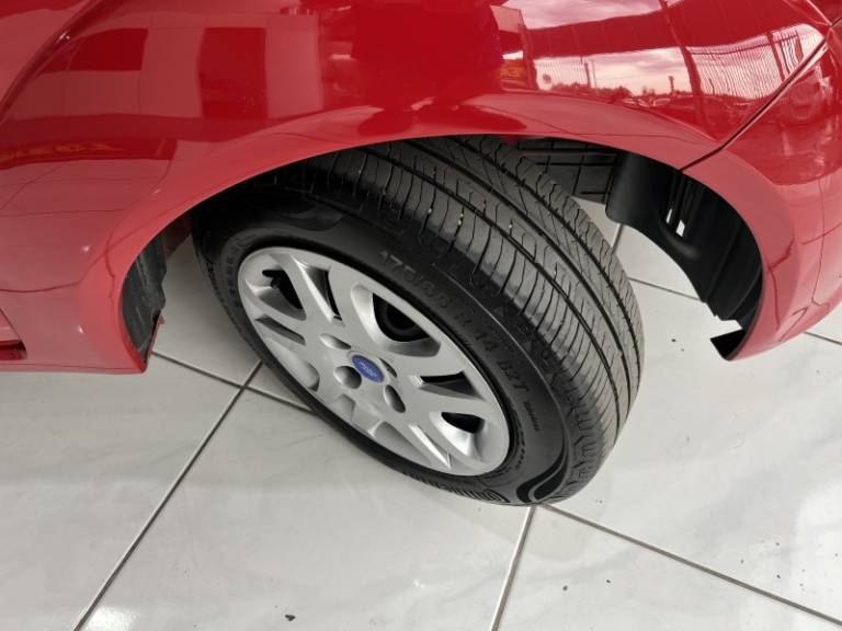 FORD - FIESTA - 2011/2011 - Vermelha - R$ 33.900,00