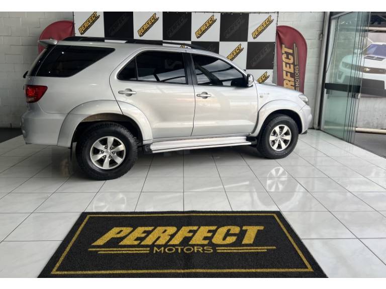 TOYOTA - HILUX SW4 - 2008/2008 - Preta - R$ 104.900,00