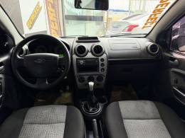 FORD - FIESTA - 2014/2014 - Prata - R$ 37.900,00