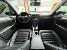 VOLKSWAGEN - JETTA - 2012/2012 - Branca - R$ 67.900,00