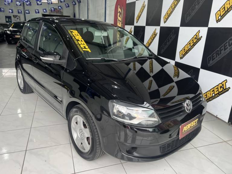 VOLKSWAGEN - FOX - 2014/2014 - Preta - R$ 41.900,00