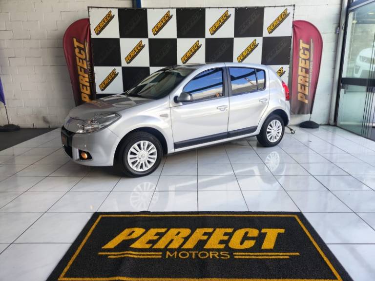 RENAULT - SANDERO - 2011/2012 - Prata - R$ 34.900,00