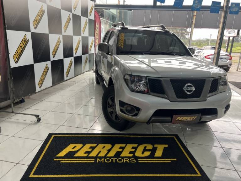 NISSAN - FRONTIER - 2015/2015 - Prata - R$ 95.900,00