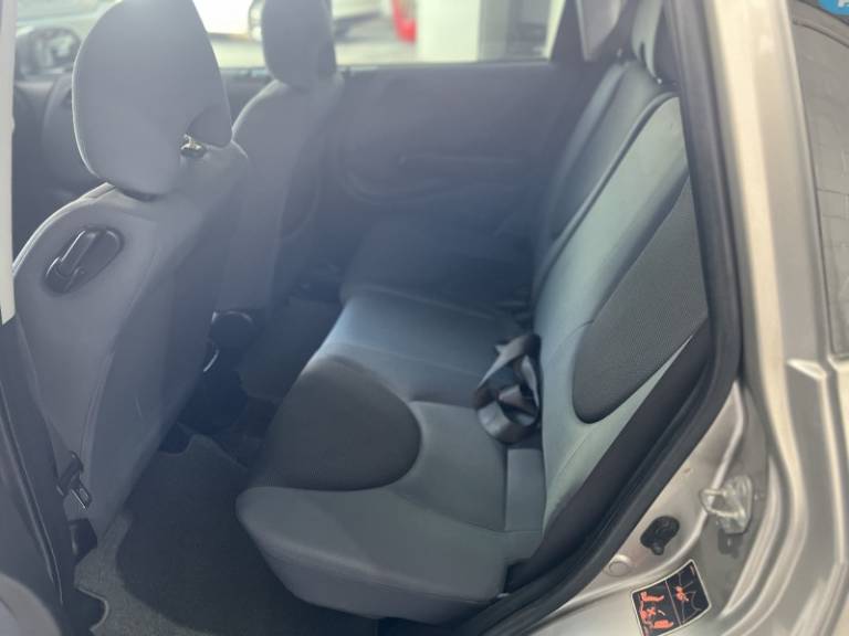 HONDA - FIT - 2005/2005 - Prata - R$ 23.900,00