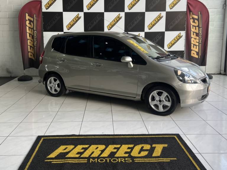 HONDA - FIT - 2005/2005 - Prata - R$ 23.900,00
