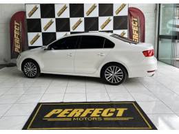 VOLKSWAGEN - JETTA - 2012/2012 - Branca - R$ 67.900,00