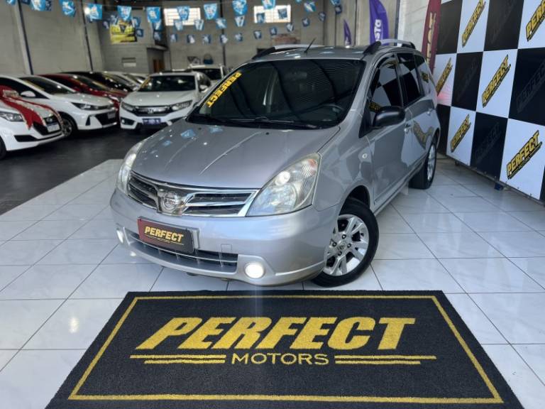 NISSAN - LIVINA - 2013/2013 - Prata - R$ 35.900,00
