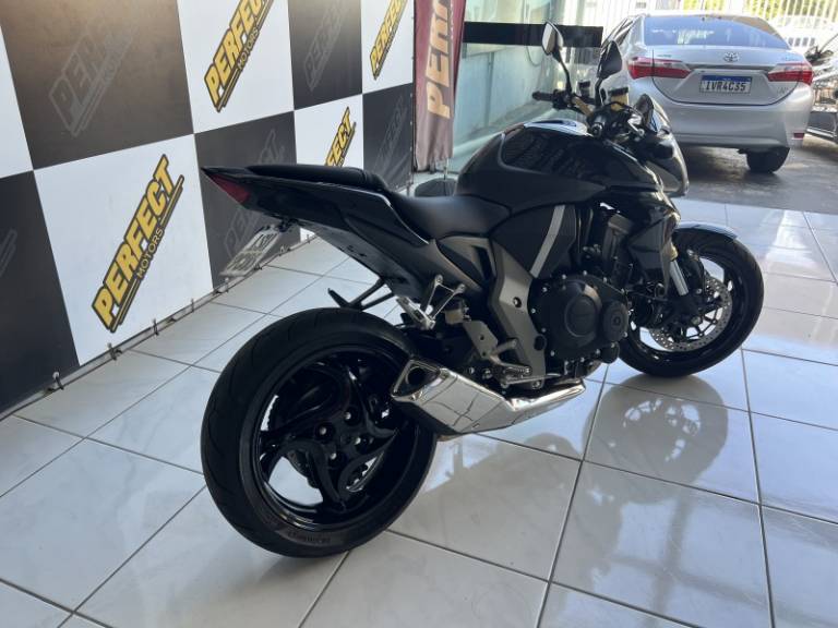 HONDA - CB 1000R - 2012/2012 - Preta - R$ 51.900,00