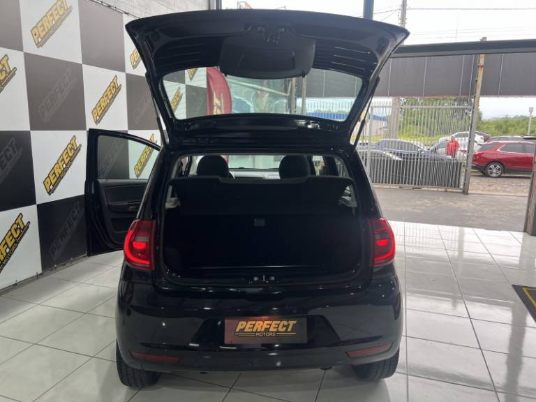 VOLKSWAGEN - FOX - 2014/2014 - Preta - R$ 41.900,00