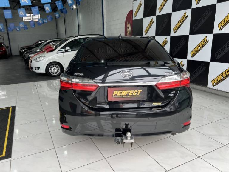 TOYOTA - COROLLA - 2018/2018 - Preta - R$ 99.900,00