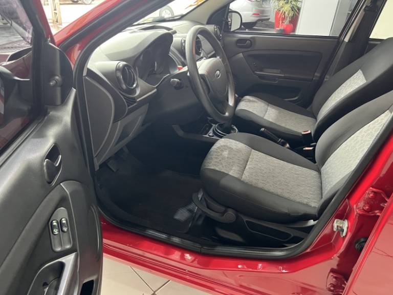 FORD - FIESTA - 2011/2011 - Vermelha - R$ 33.900,00