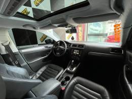 VOLKSWAGEN - JETTA - 2012/2012 - Branca - R$ 67.900,00