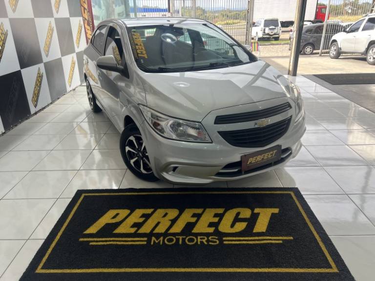 CHEVROLET - ONIX - 2017/2017 - Prata - R$ 47.900,00