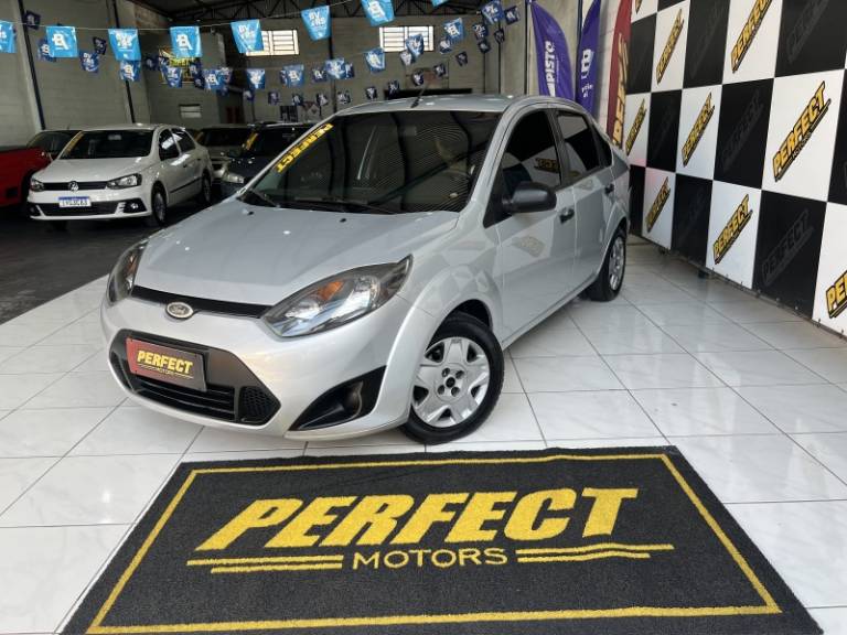 FORD - FIESTA - 2011/2011 - Prata - R$ 33.900,00