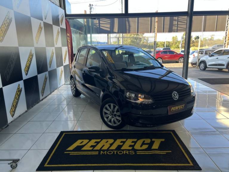 VOLKSWAGEN - FOX - 2013/2013 - Preta - R$ 35.900,00