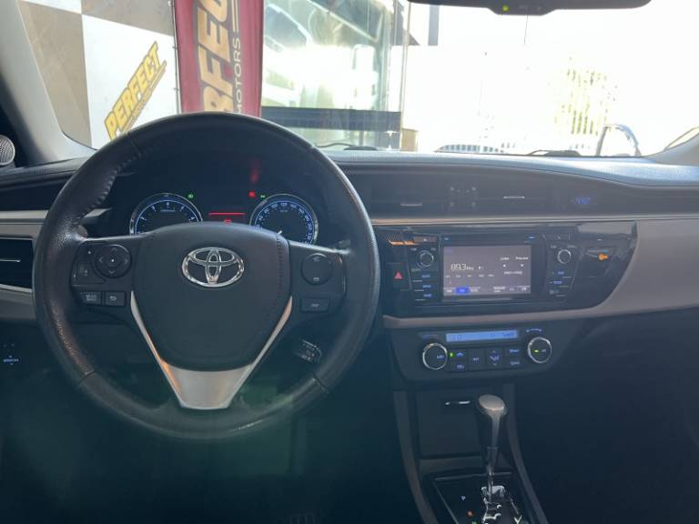 TOYOTA - COROLLA - 2015/2015 - Prata - R$ 86.900,00