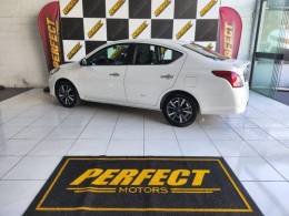 NISSAN - VERSA - 2017/2018 - Branca - R$ 63.900,00