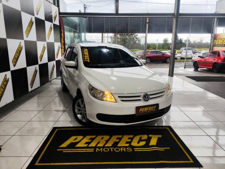 VOLKSWAGEN - VOYAGE - 2013/2013 - Branca - R$ 35.900,00