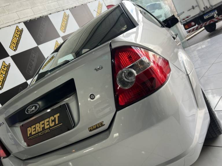 FORD - FIESTA - 2007/2007 - Prata - R$ 20.900,00