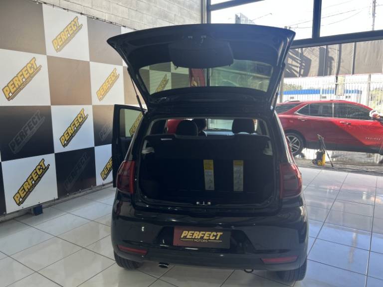 VOLKSWAGEN - FOX - 2011/2011 - Prata - R$ 37.900,00