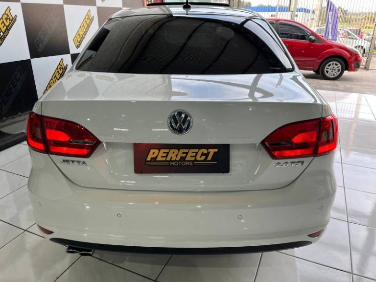VOLKSWAGEN - JETTA - 2012/2012 - Branca - R$ 67.900,00