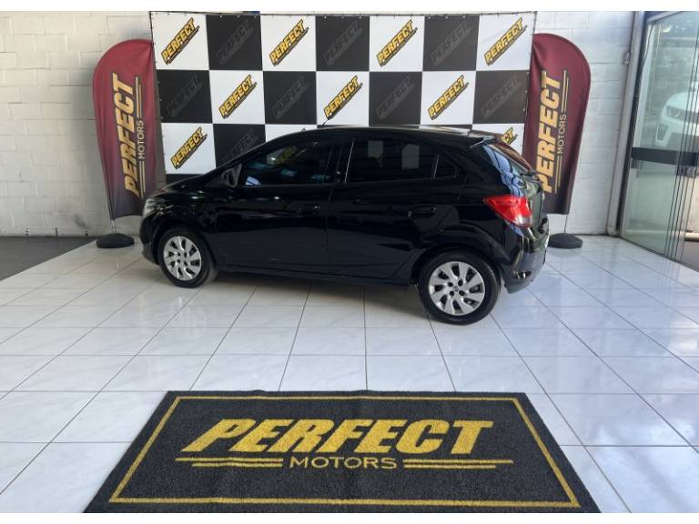 CHEVROLET - ONIX - 2013/2013 - Preta - R$ 37.900,00