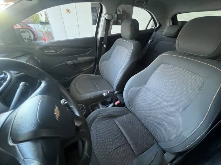 CHEVROLET - ONIX - 2013/2013 - Preta - R$ 37.900,00