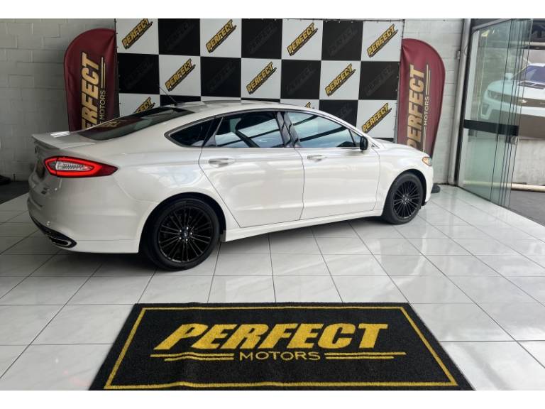 FORD - FUSION - 2015/2015 - Branca - R$ 79.900,00