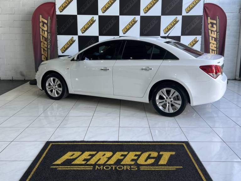 CHEVROLET - CRUZE - 2015/2015 - Branca - R$ 68.900,00