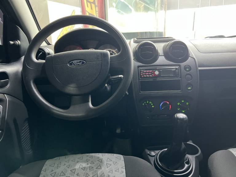 FORD - FIESTA - 2011/2011 - Vermelha - R$ 33.900,00