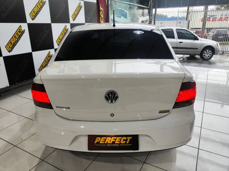 VOLKSWAGEN - VOYAGE - 2013/2013 - Branca - R$ 35.900,00