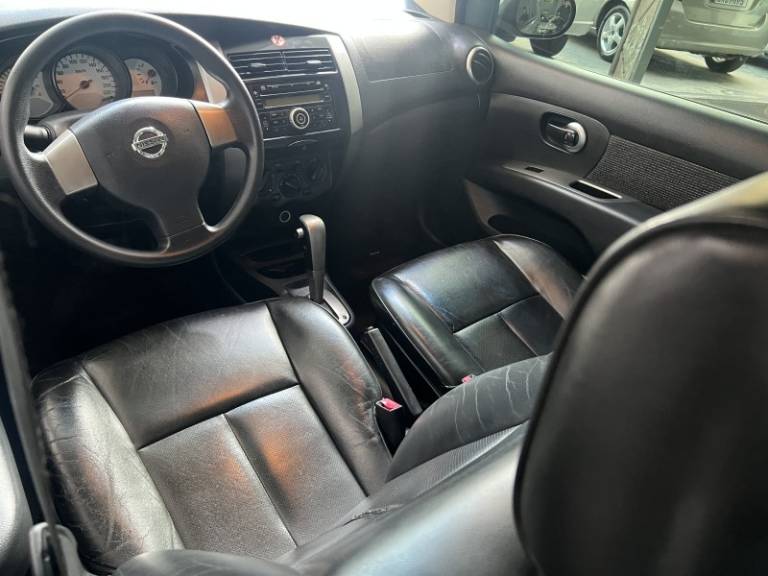NISSAN - LIVINA - 2013/2013 - Prata - R$ 35.900,00
